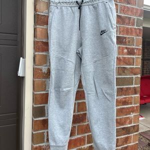 Nike Tech Sweatpants